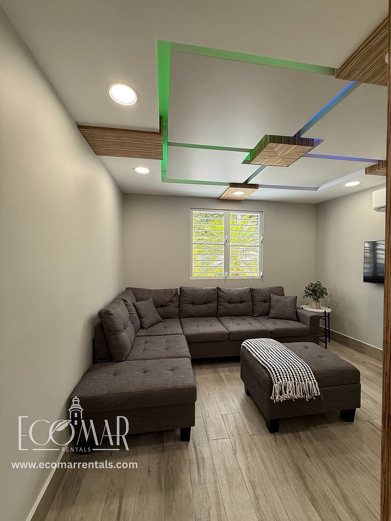 EcoMar Rentals #4: Near Beach Couple's Tropical Retreat